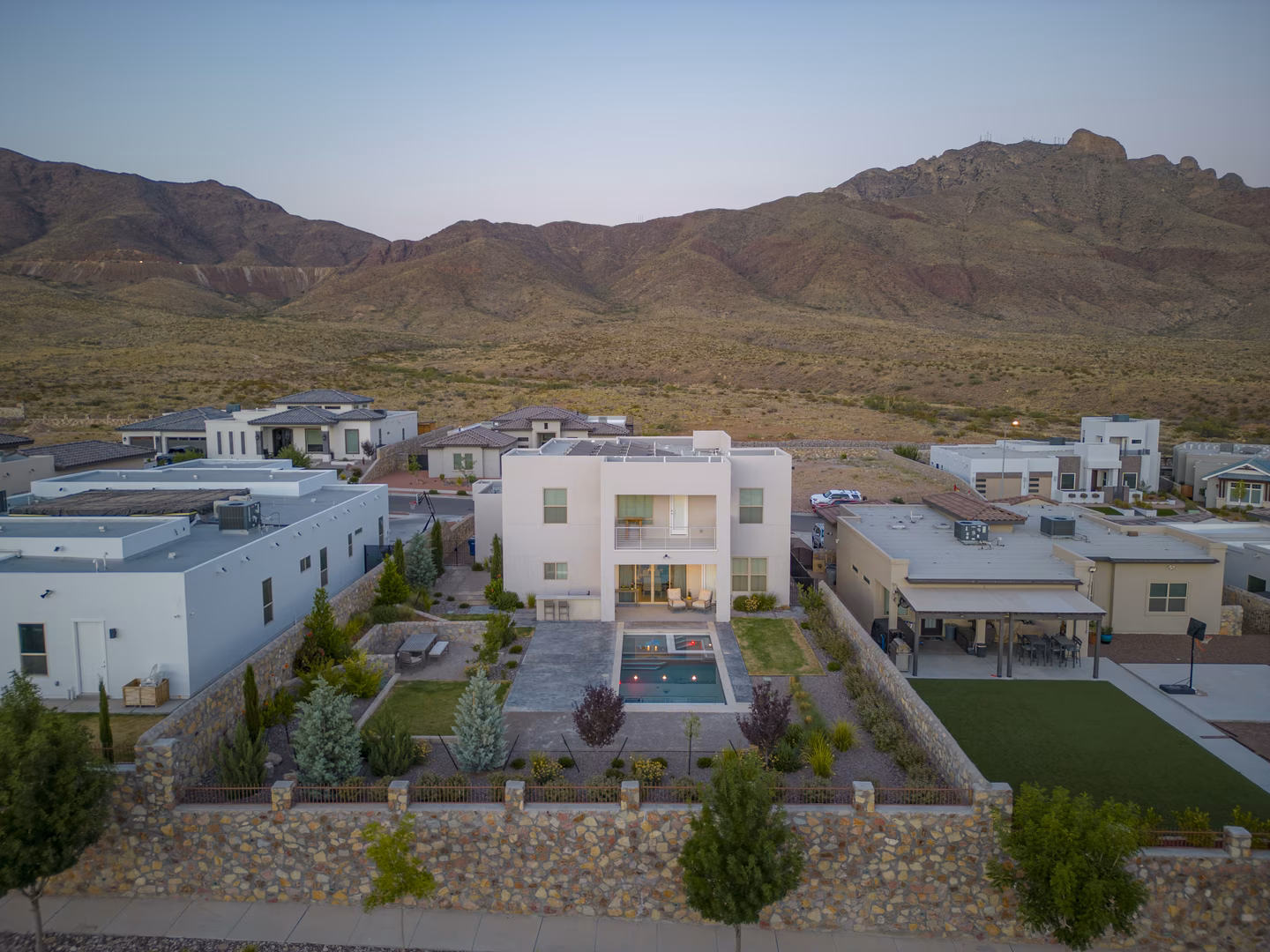 Twilight Drive Contemporary Landscape — GO DESIGNS El Paso, photo 2