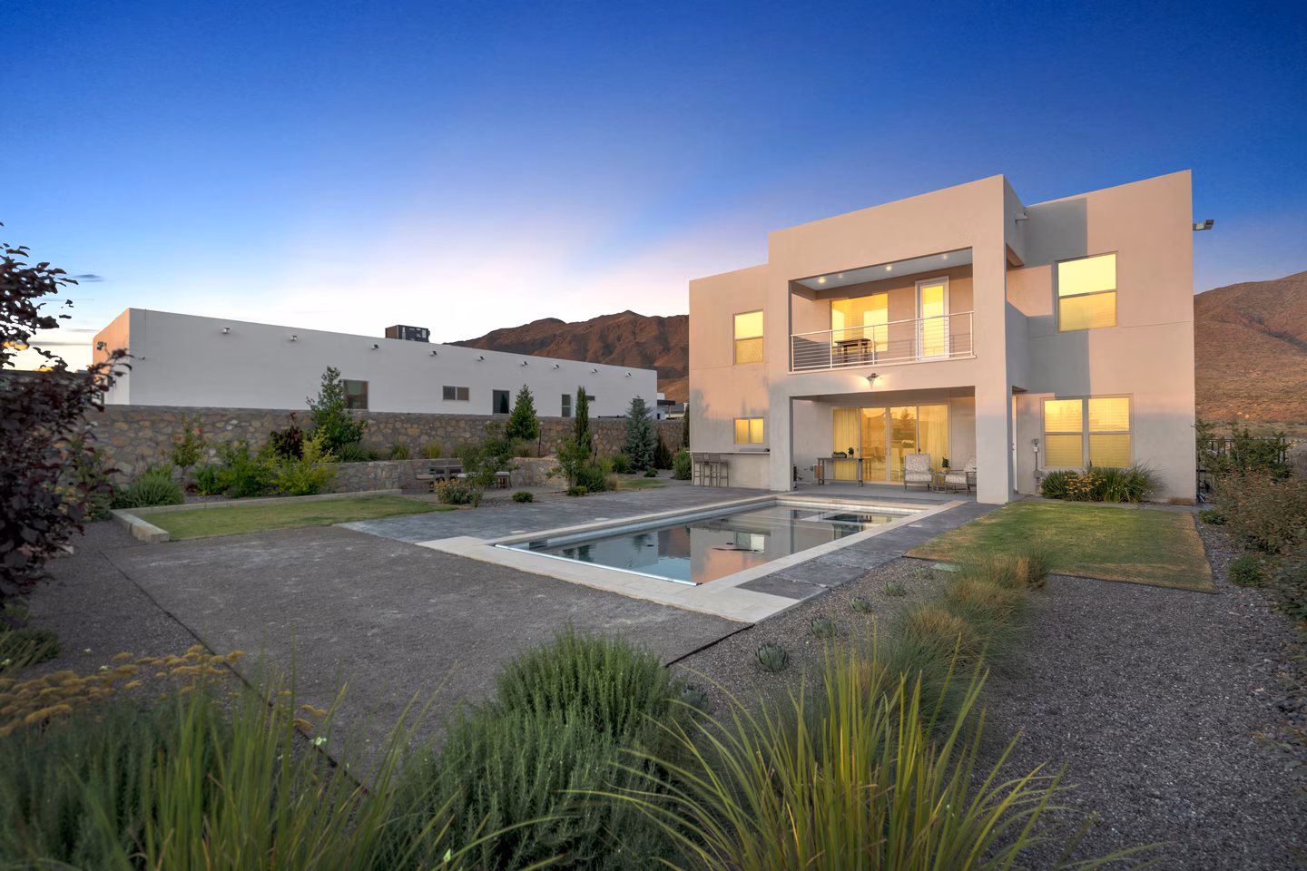 Twilight Drive Contemporary Landscape — GO DESIGNS El Paso, photo 11