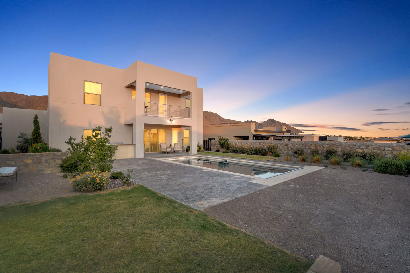 Twilight Drive Contemporary Landscape — GO DESIGNS El Paso, photo 13